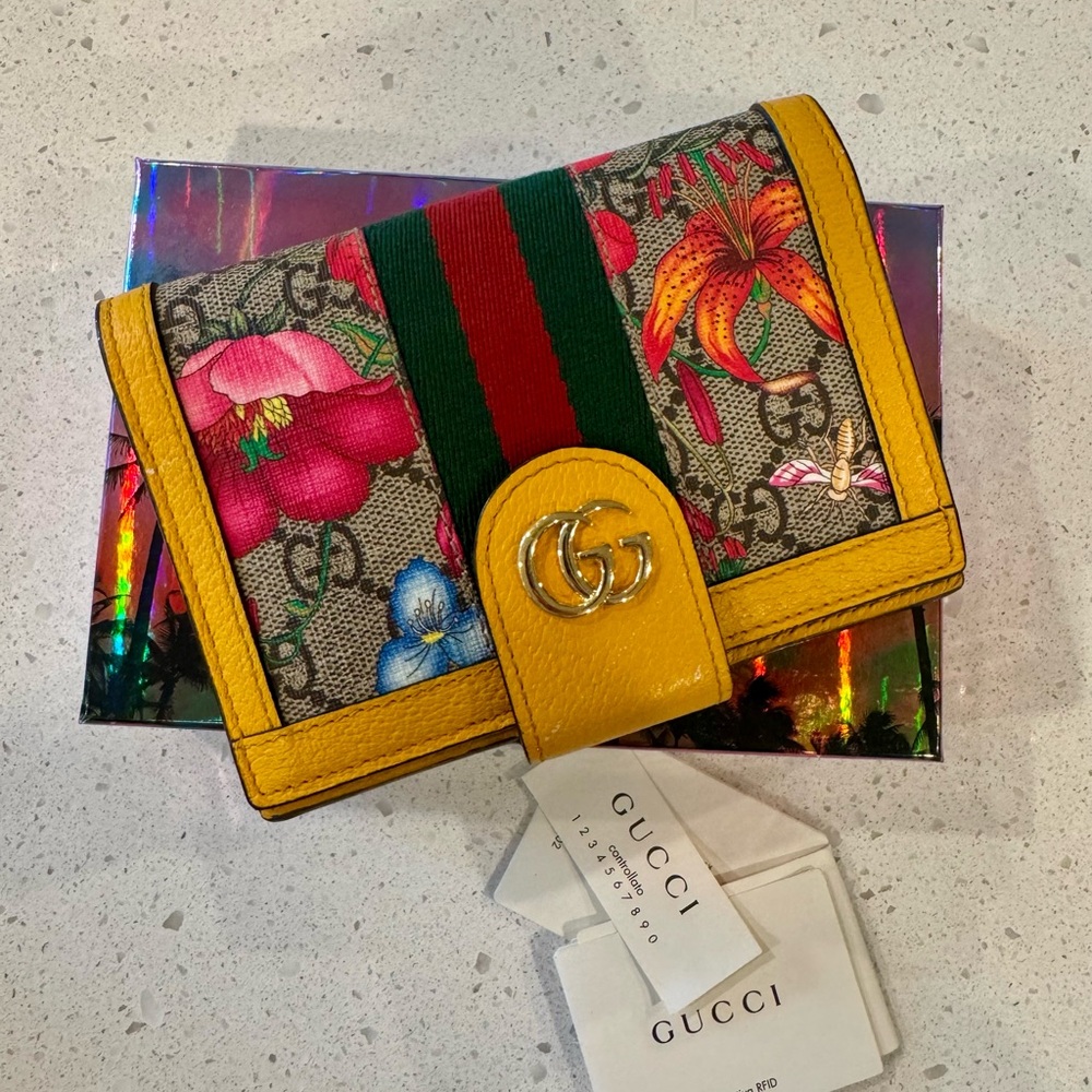 GUCCI Flora Passport Holder wallet - Picture 1 of 6